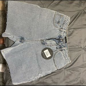 white fox boutique Bermuda shorts small